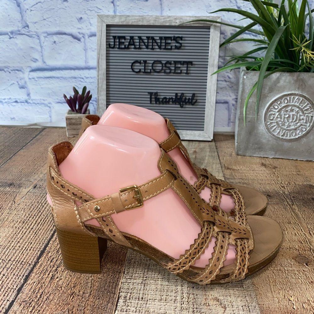 Pikolinos strappy heeled sandals